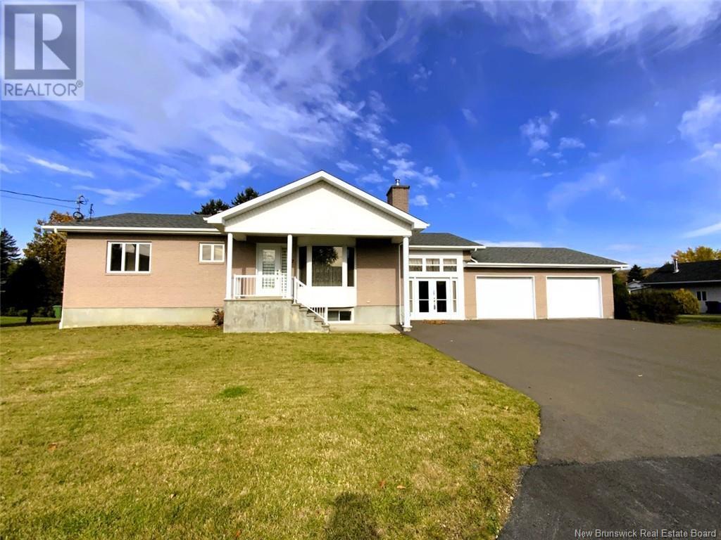 7 Clavette St, Saint-jacques, NB E7B 1C3