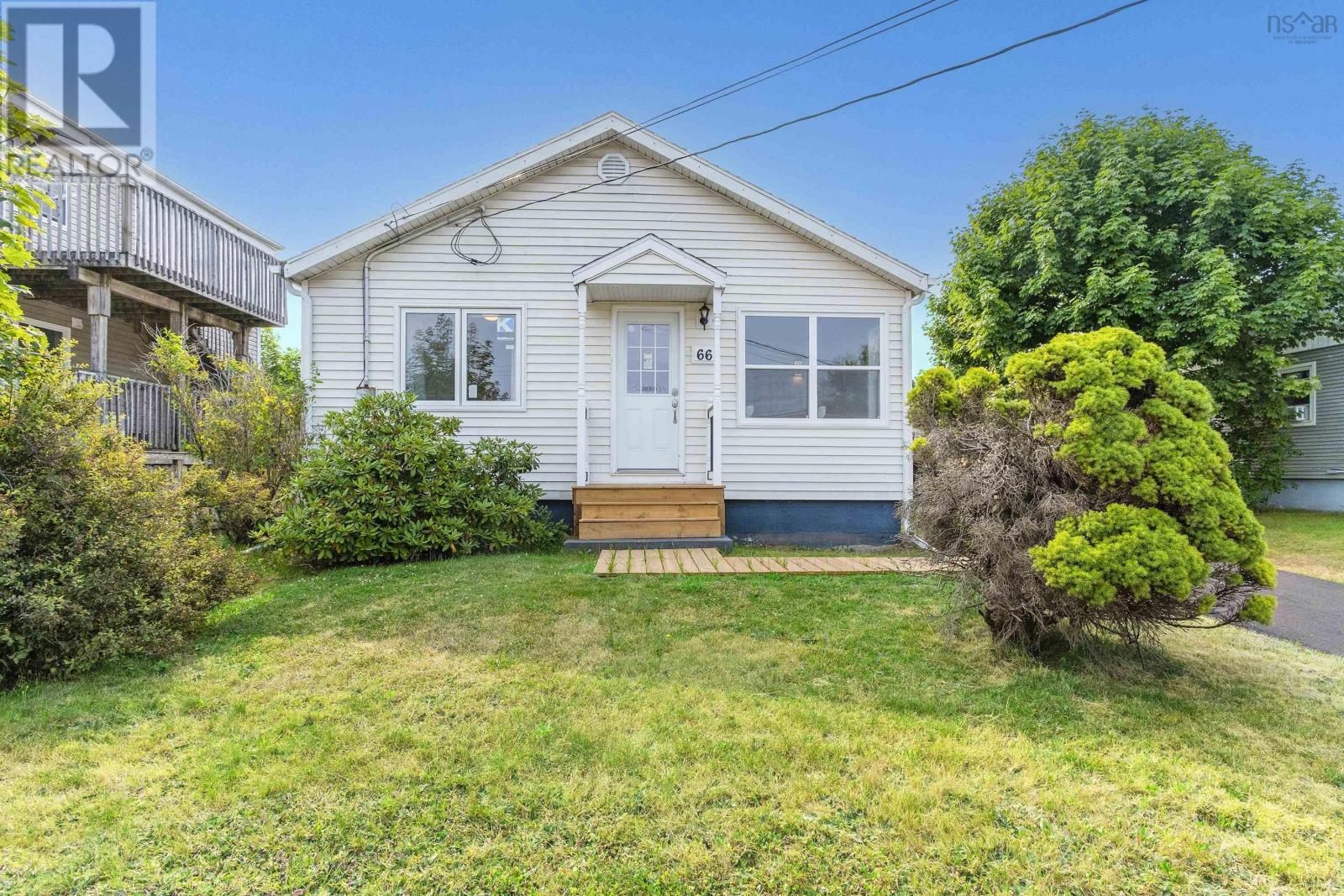 66 Woodland Ave, Dartmouth, NS B3A 3K1