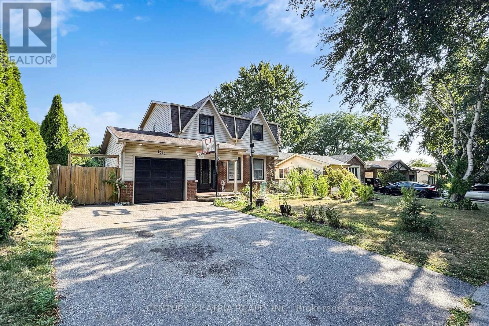 1011 Basswood Ave, Oshawa, ON L1H 2G8