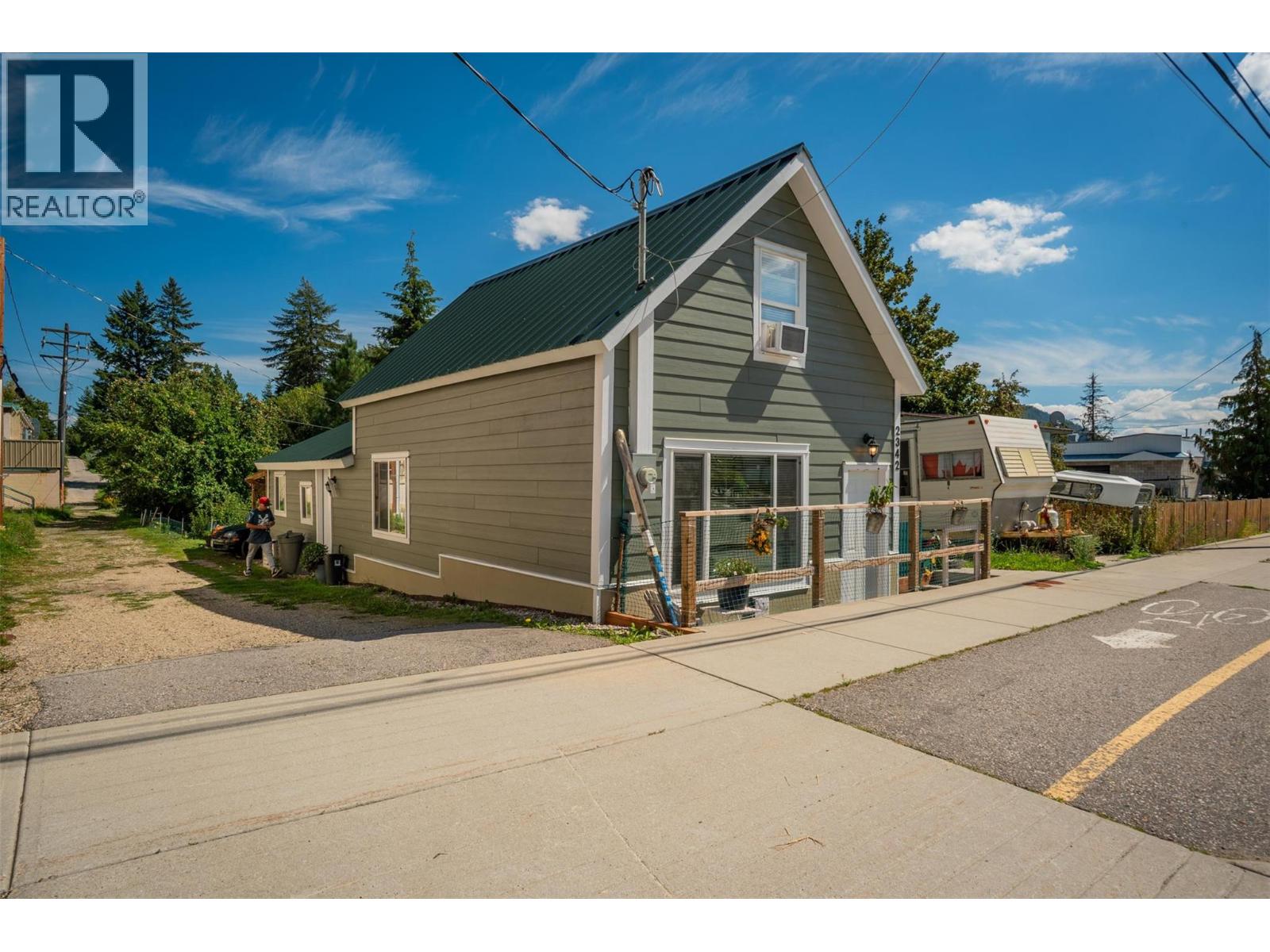 2342 Washington St, Rossland, BC V0G 1Y0