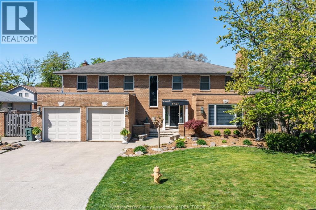 3737 Huntington Ave, Windsor, ON N9E 3N4