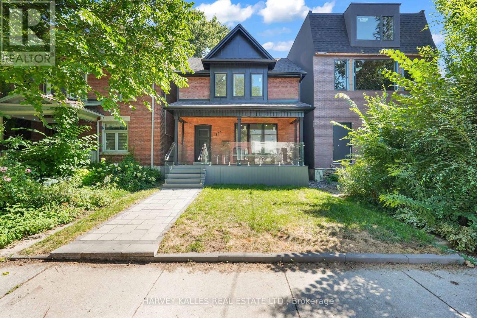 253 Albany Ave, Toronto, ON M5R 3C7