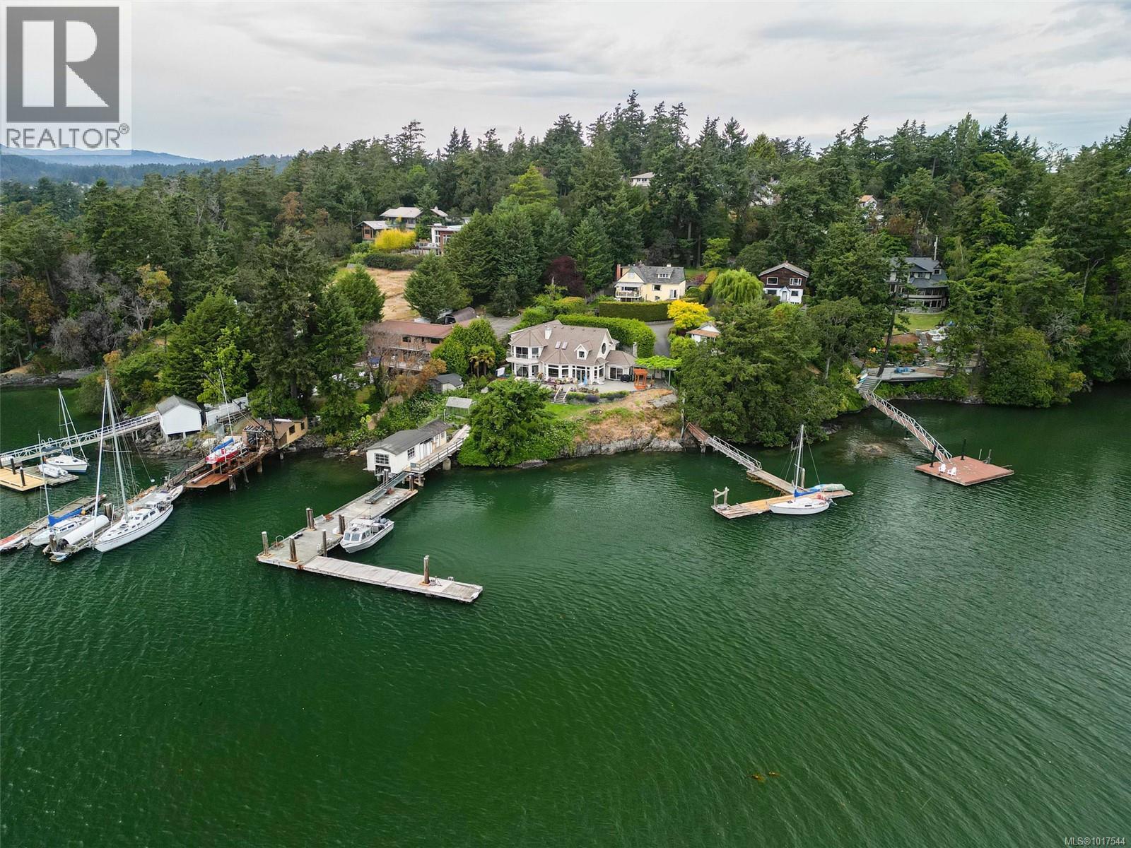 8 Lighthouse Ln, View Royal, BC V9B 1A6