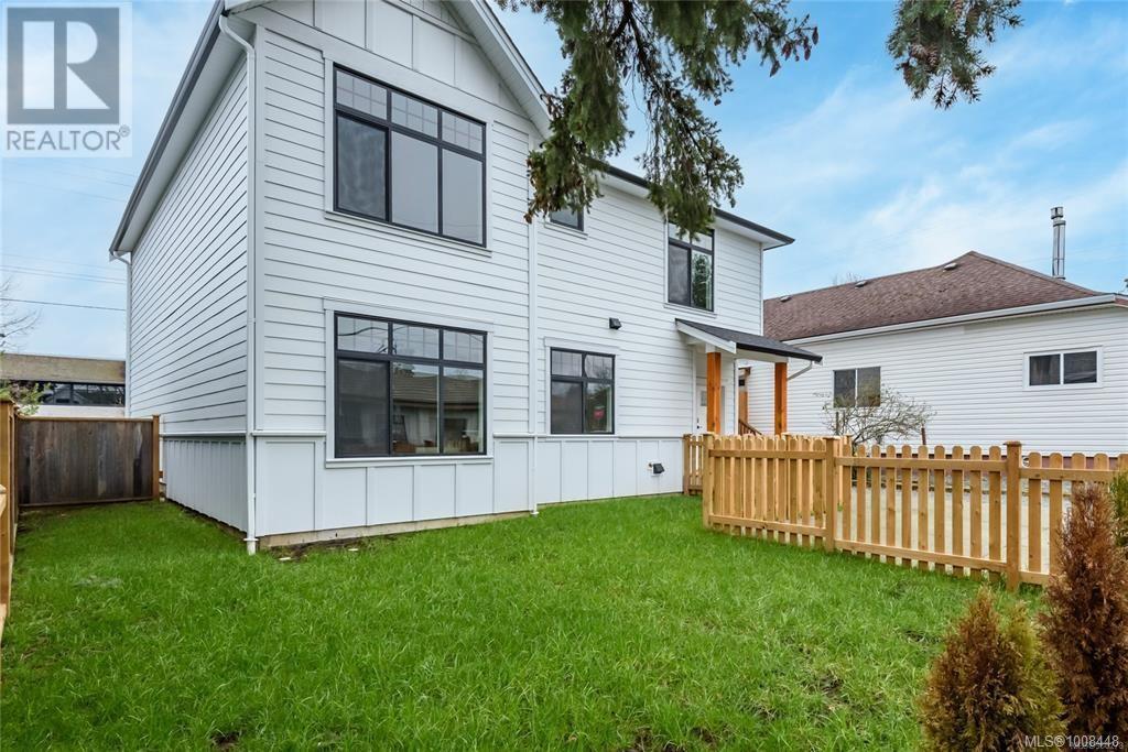 384 12th Street #a, Courtenay, BC V9N 1T5
