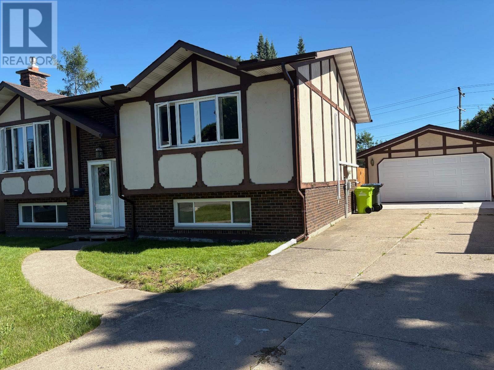 50 Essex Ln, Sault Ste. Marie, ON P6A 6L4