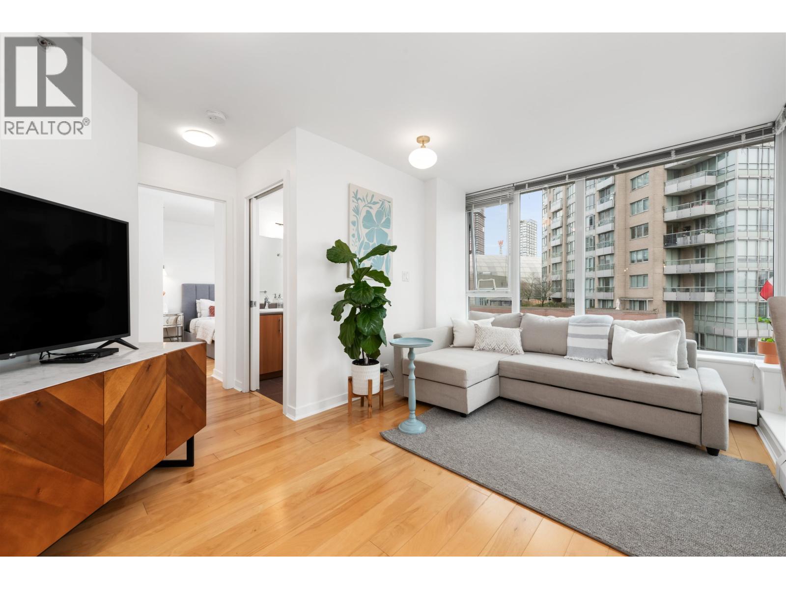 58 Keefer Place Unit 707, Vancouver, BC V6B 0B8