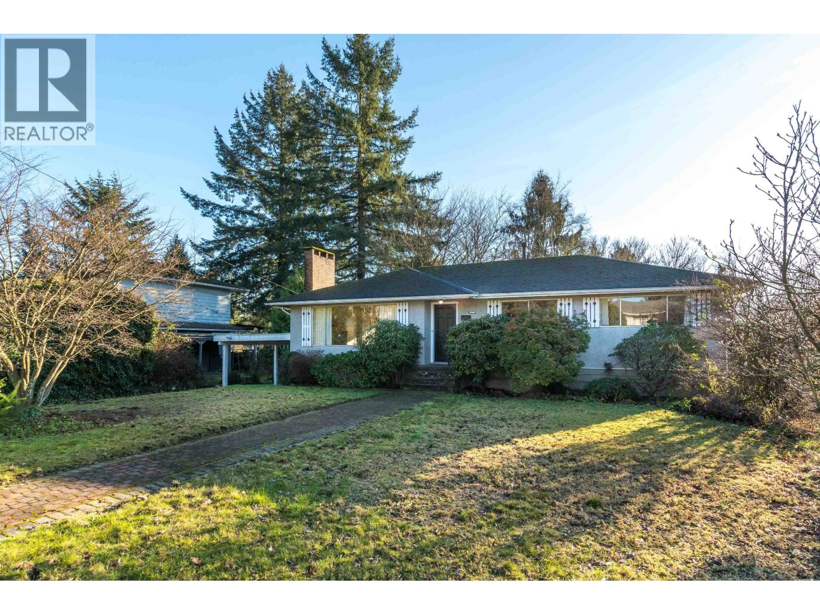 7046 Hillview St, Burnaby, BC V5A 1Y3