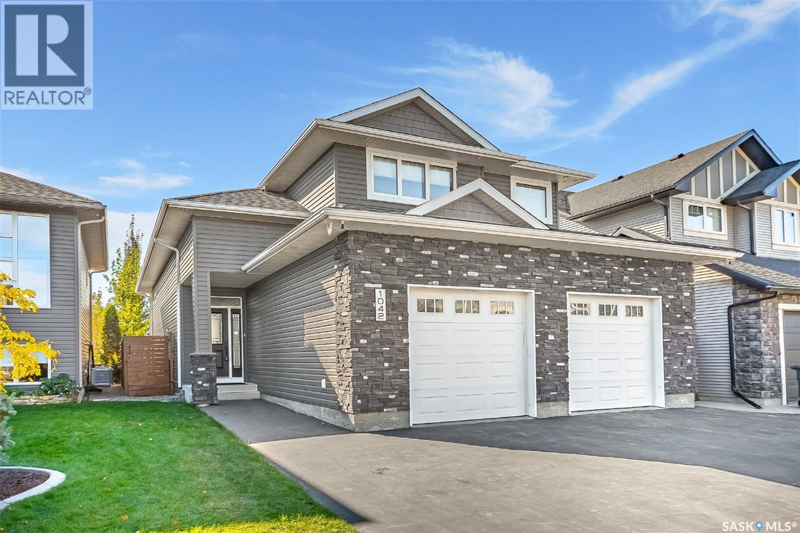 1042 Glacial Shores Common, Saskatoon, SK S7W 0R3