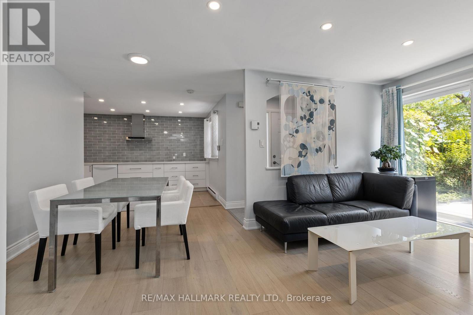 130 3040 Constitution Blvd, Mississauga, ON L4Y 3X7