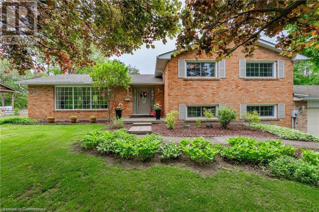 11 Coachman Cres, Hamilton, ON L8N 2Z7