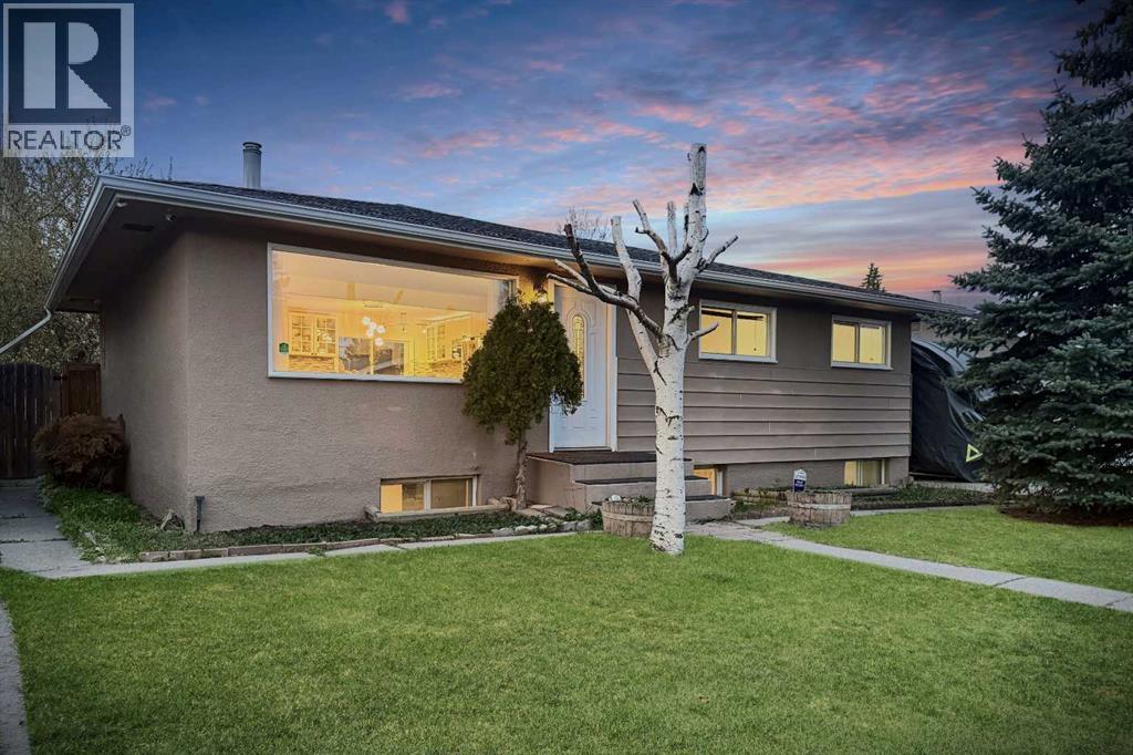 4224 Worcester Dr SW, Calgary, AB T3C 3L4