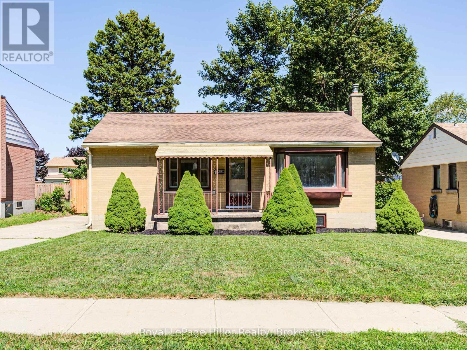 11 Warwick Rd, Stratford, ON N5A 6E6