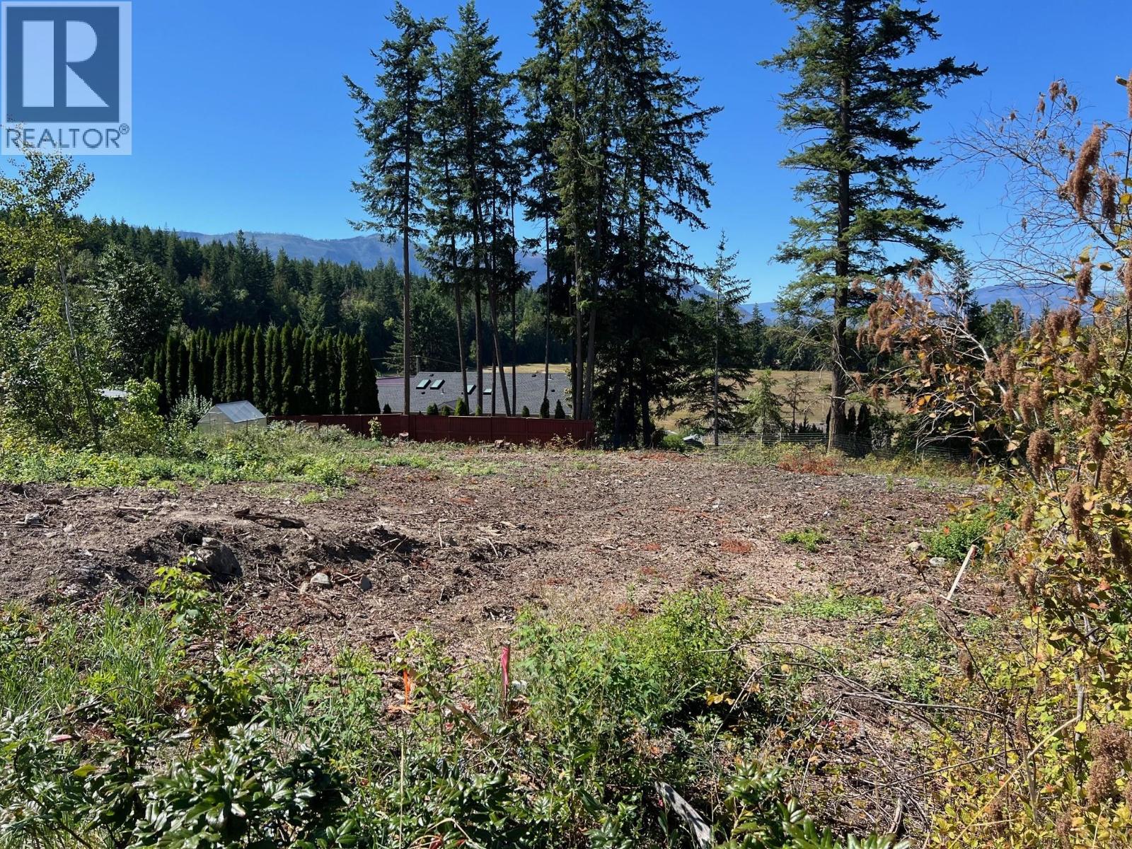 2221 Lakeview Dr, Blind Bay, BC V0E 2W2