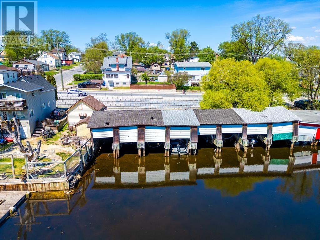 611 Third St S, Kenora, ON P9N 1J2