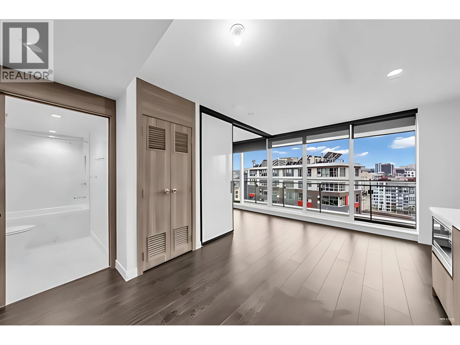 1768 Cook Street Unit 1302, Vancouver, BC V5Y 0N3