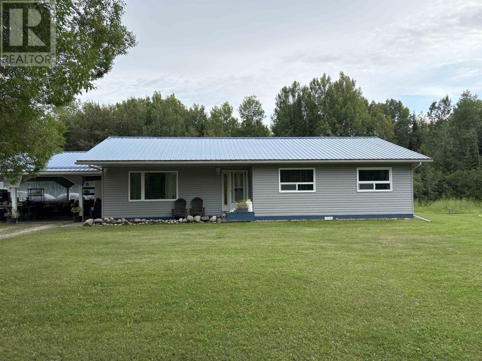 993 Fisher Rd, Emo, ON P0W 1E0