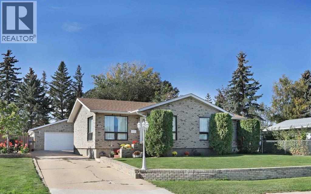 11 Lakeview Cres E, Brooks, AB T1R 0L9