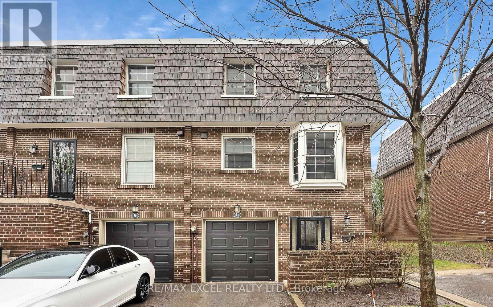 11 Stonedale Placeway, Toronto, ON M3B 1W2