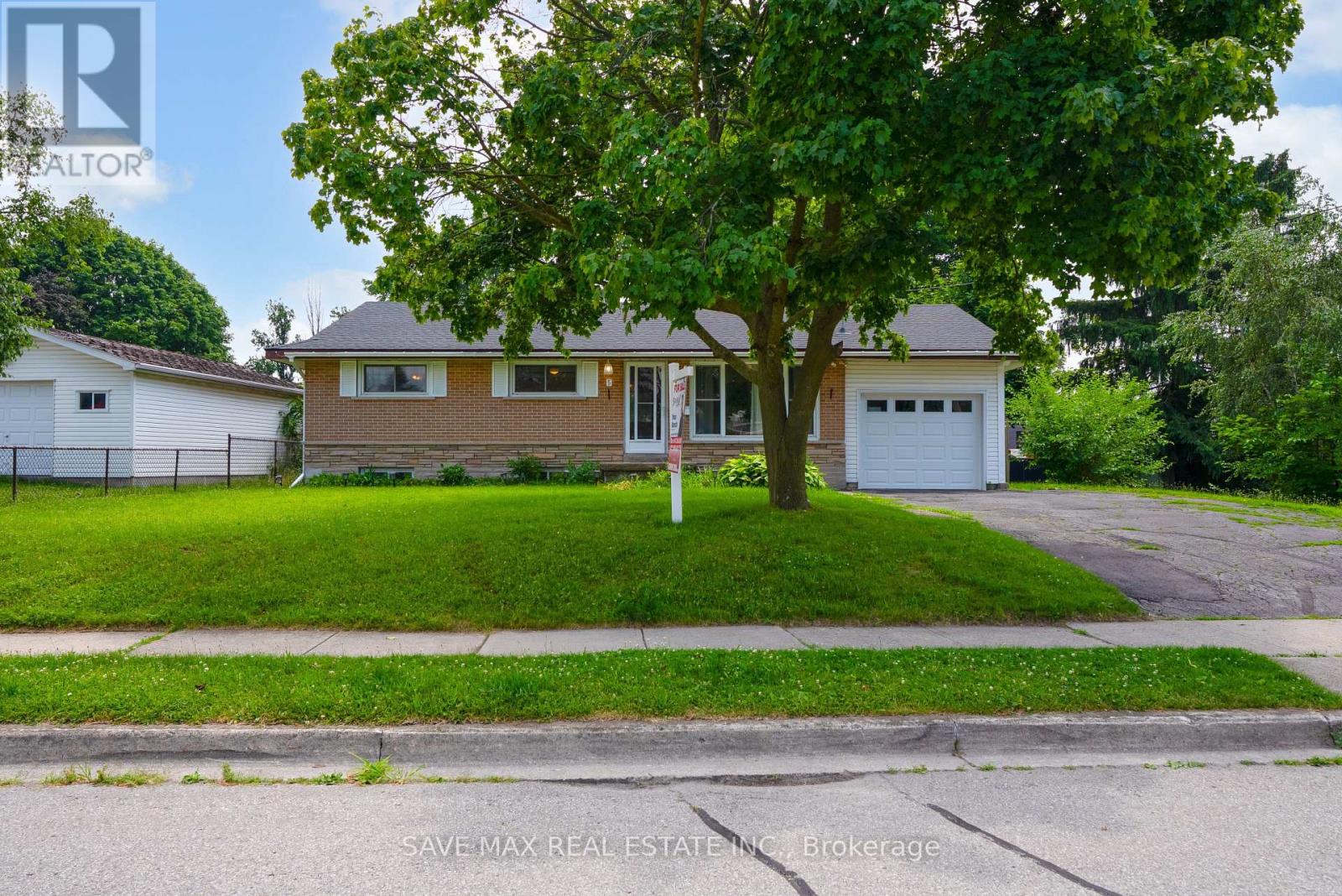 5 Clearview Dr, Cambridge, ON N1S 1B1