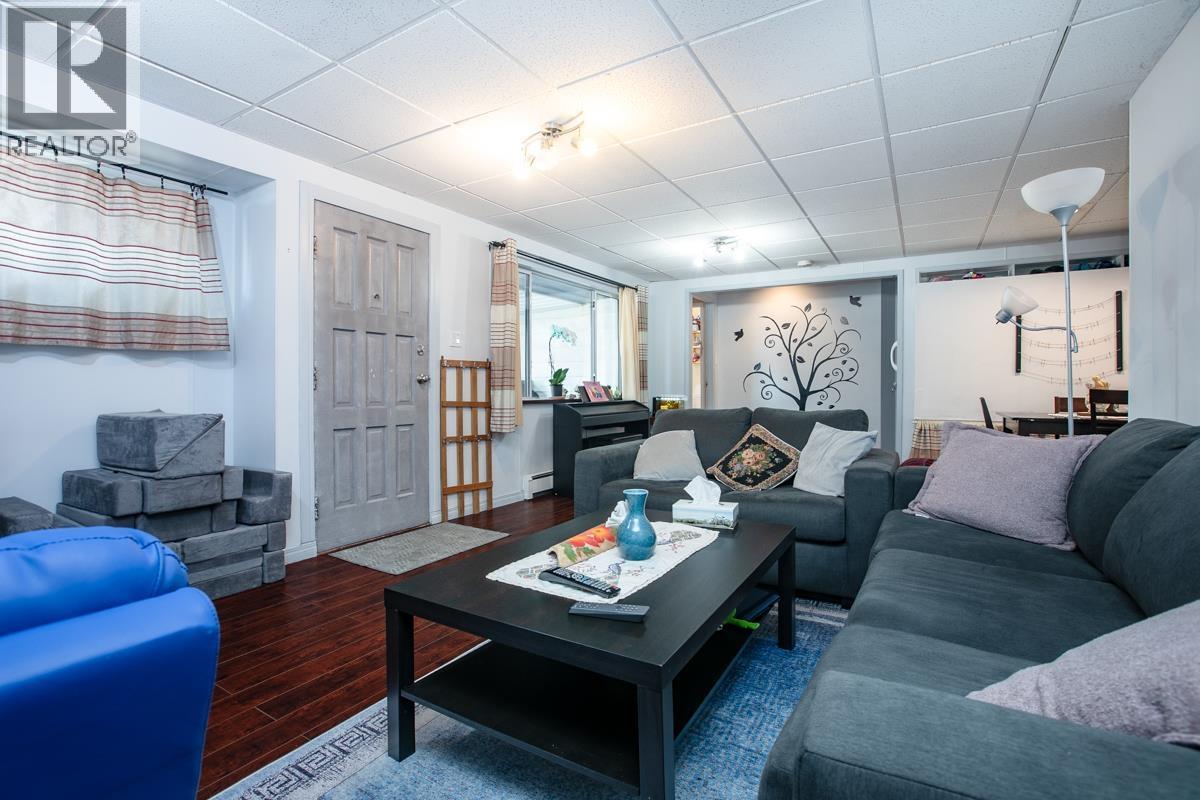 2135 Newport Ave, Vancouver, BC V5P 2H9