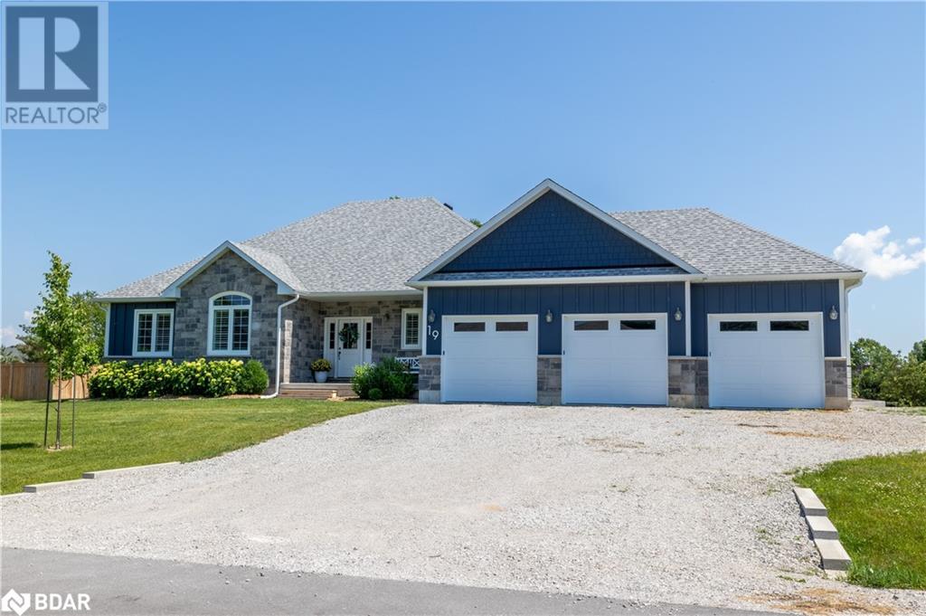 19 Cheslock Cres, Warminster, ON L3V 8N8