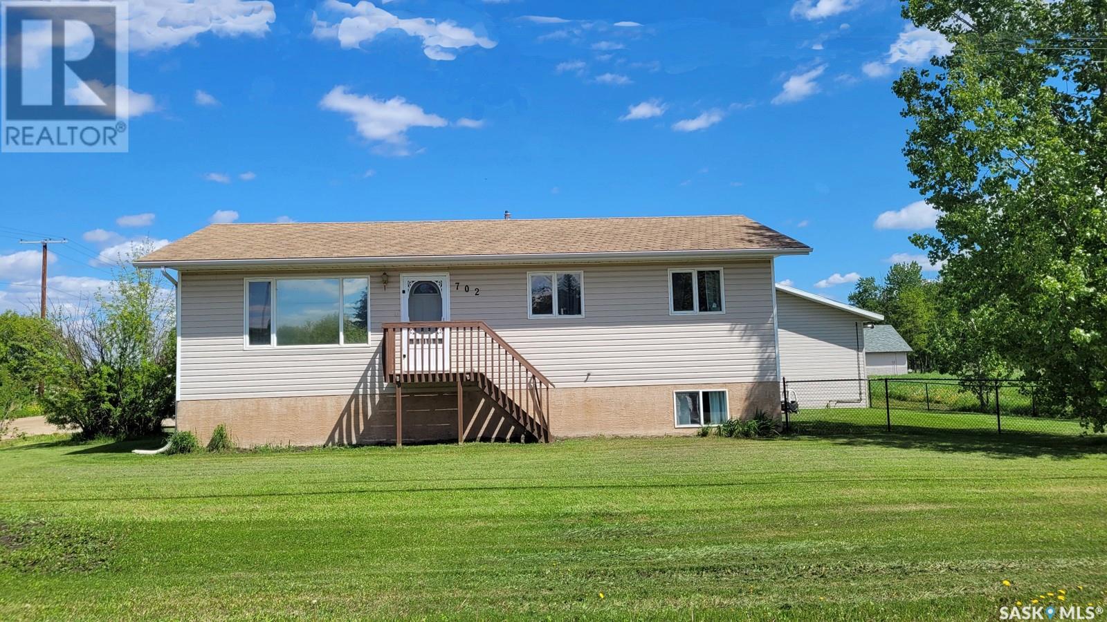 702 6 Street East, Meadow Lake, SK S9X 1J3