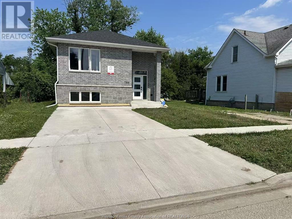 788 Bridge, Windsor, ON N9B 2M6
