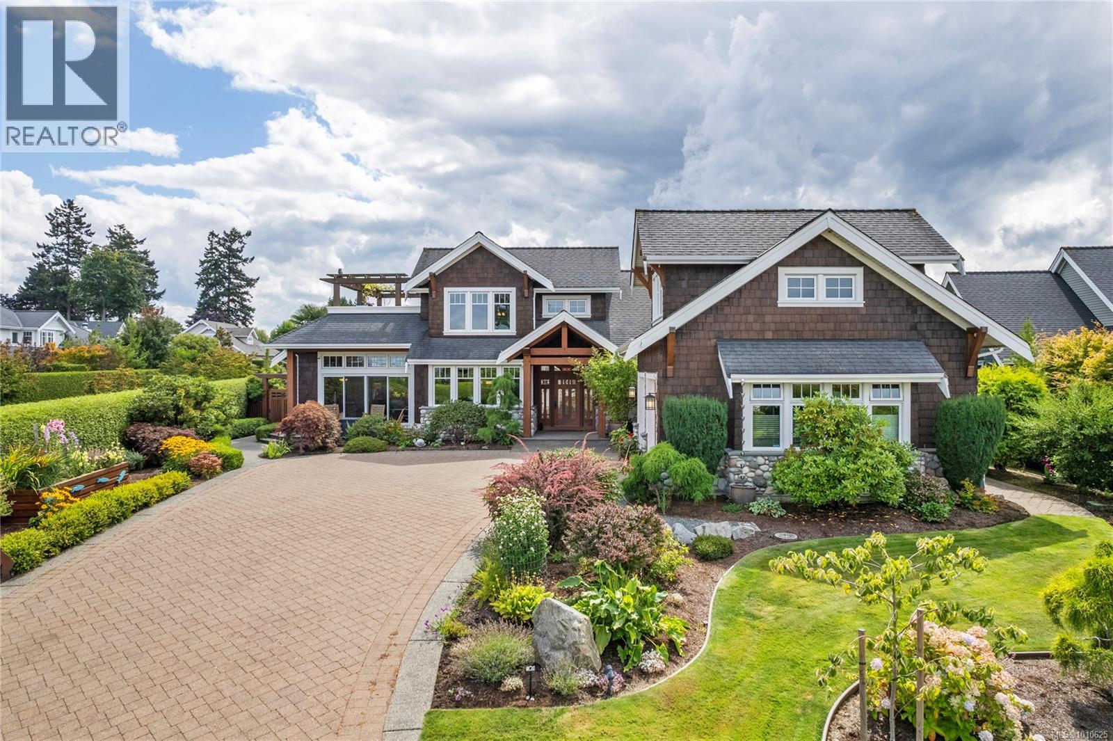 942 Bluffs Dr, Qualicum Beach, BC V9K 0A2