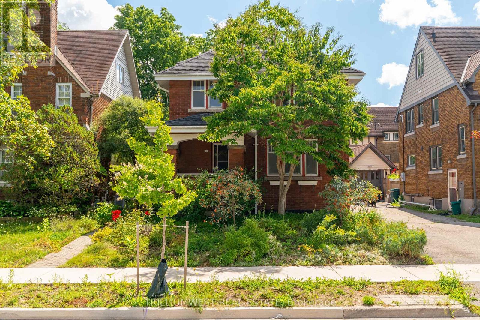 151 Union Blvd, Kitchener, ON N2M 2S3