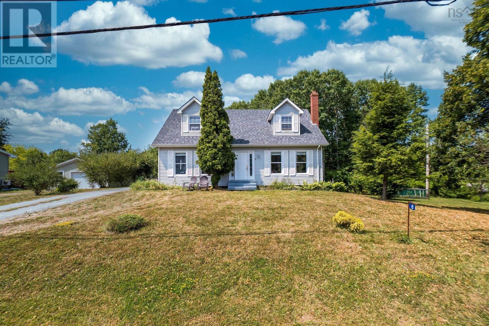 8 Gabriel Rd, Falmouth, NS B0P 1L0