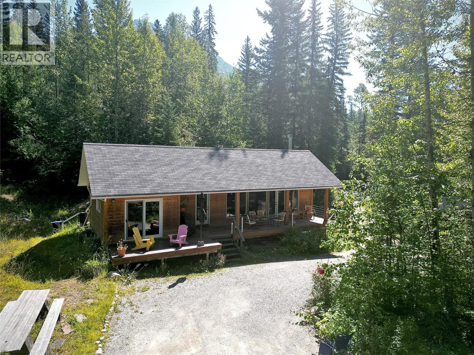 1427 Hartley Rd, Golden, BC V0A 1H1