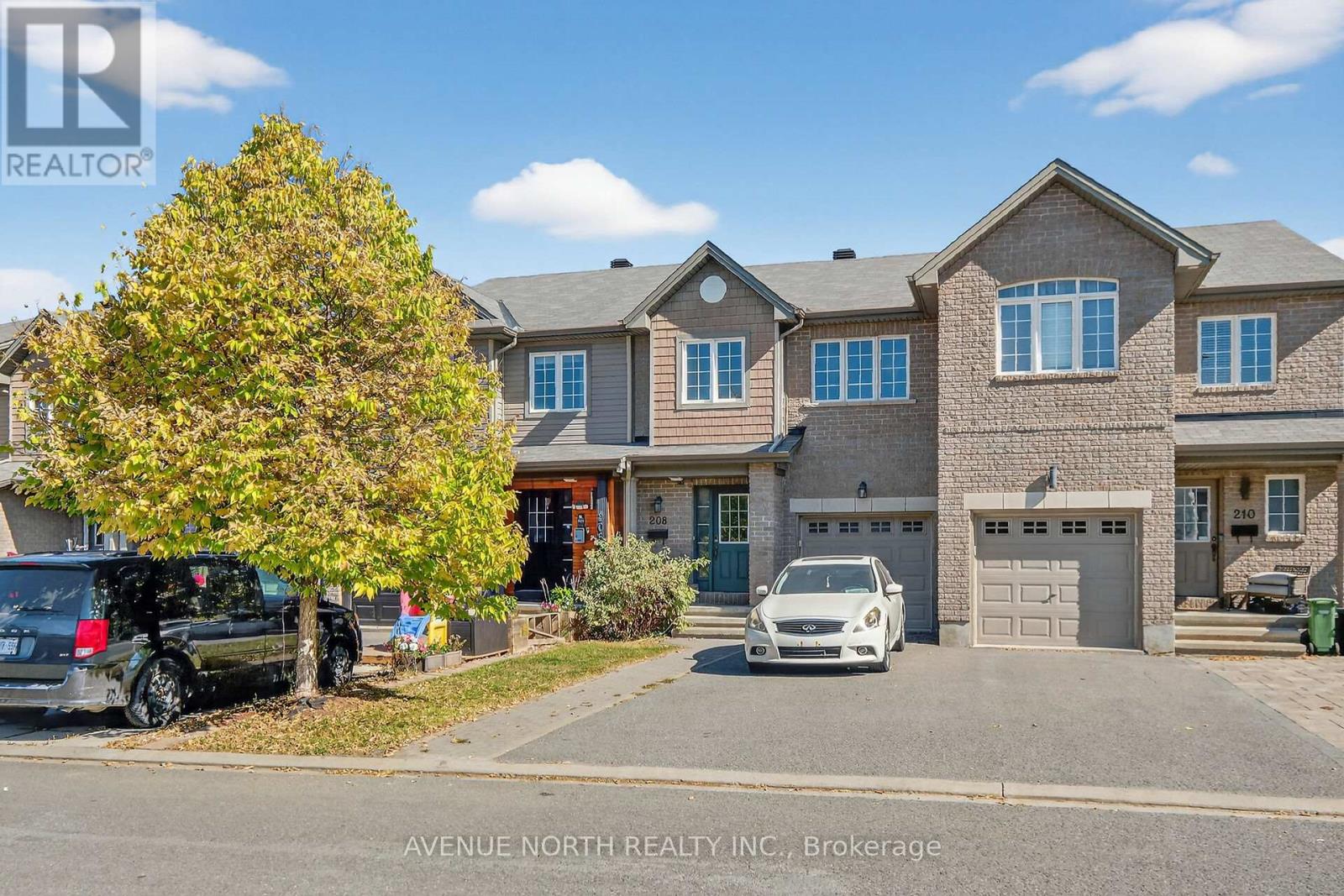 208 Kingswell St, Ottawa, ON K1T 0L1