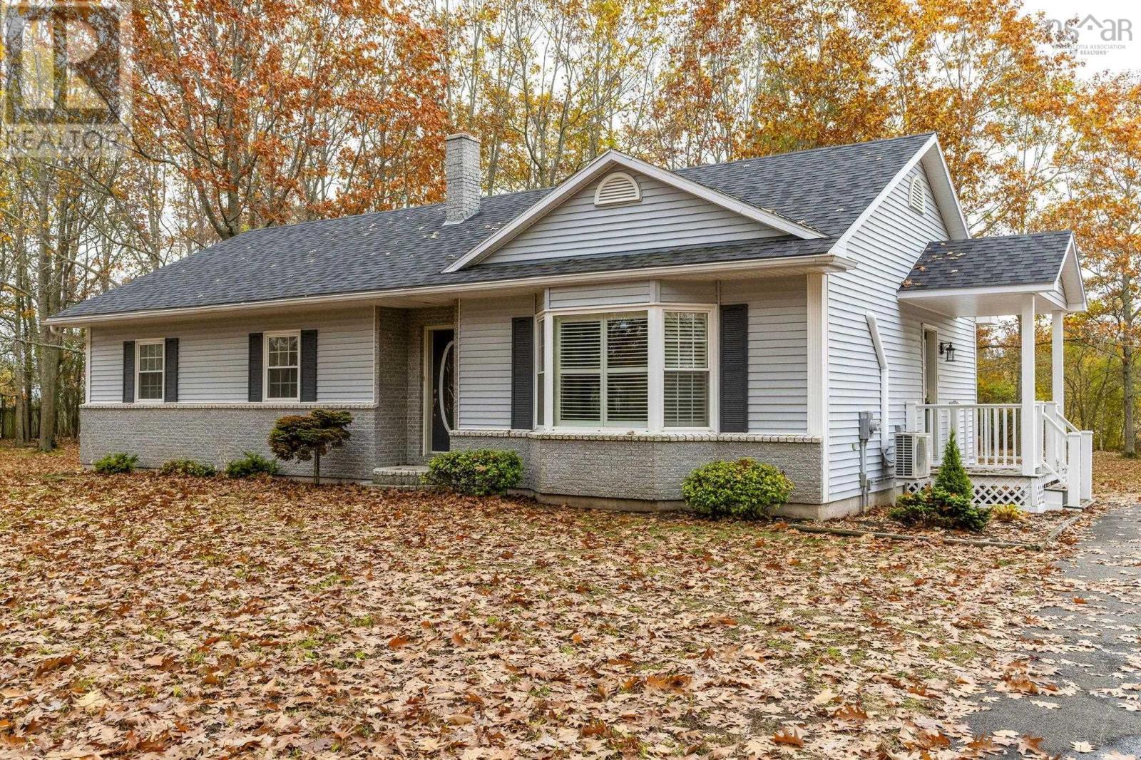 1224 Maple St, Waterville, NS B0P 1V0