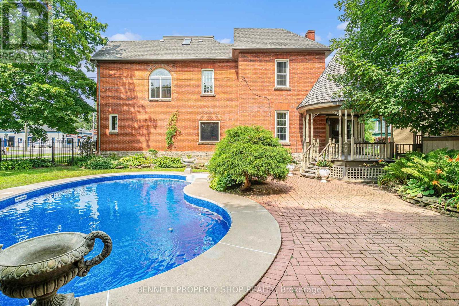 118 High St, Carleton Place, ON K7C 1W4