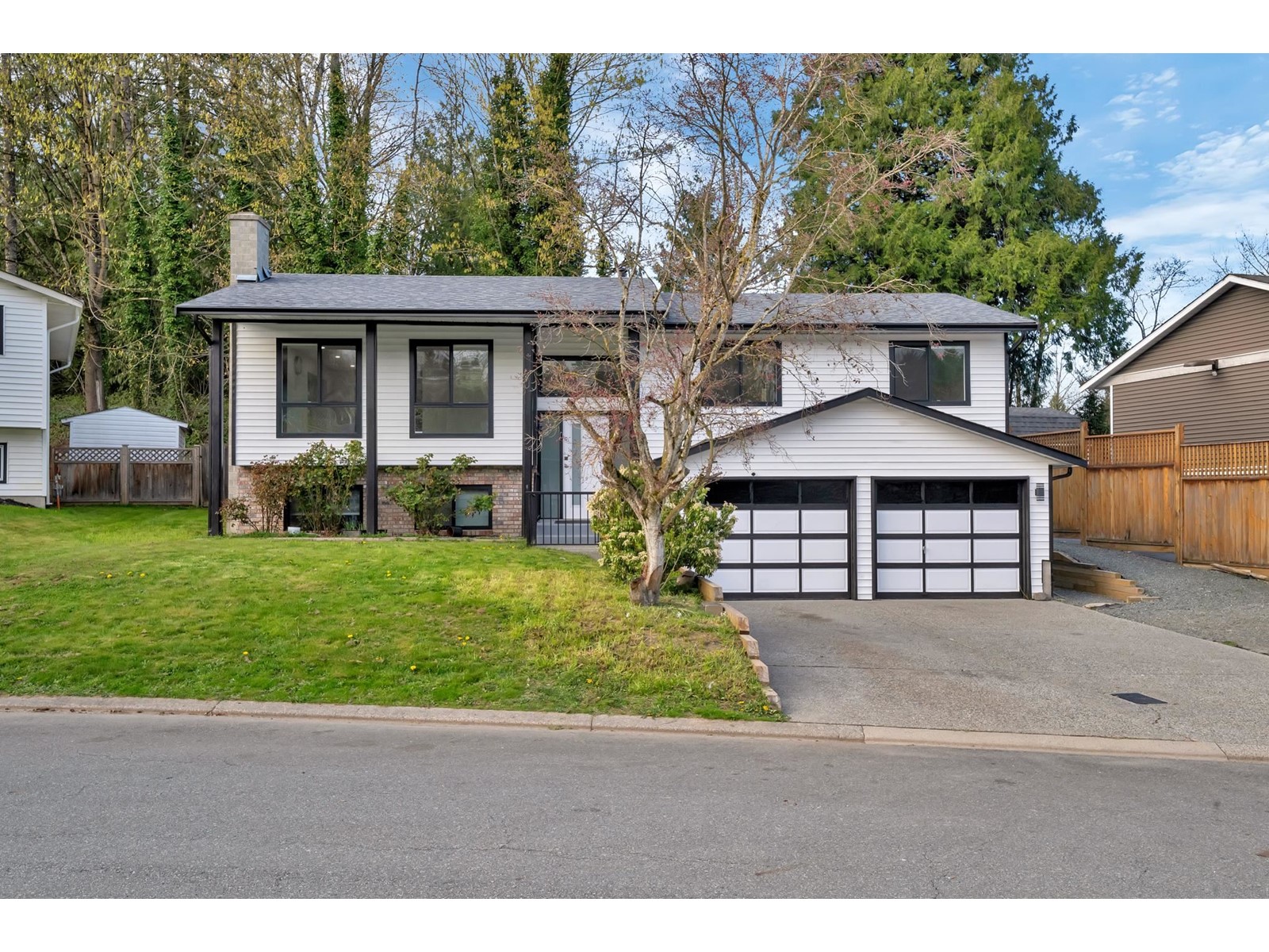 32955 Malahat Pl, Abbotsford, BC V2S 7B8