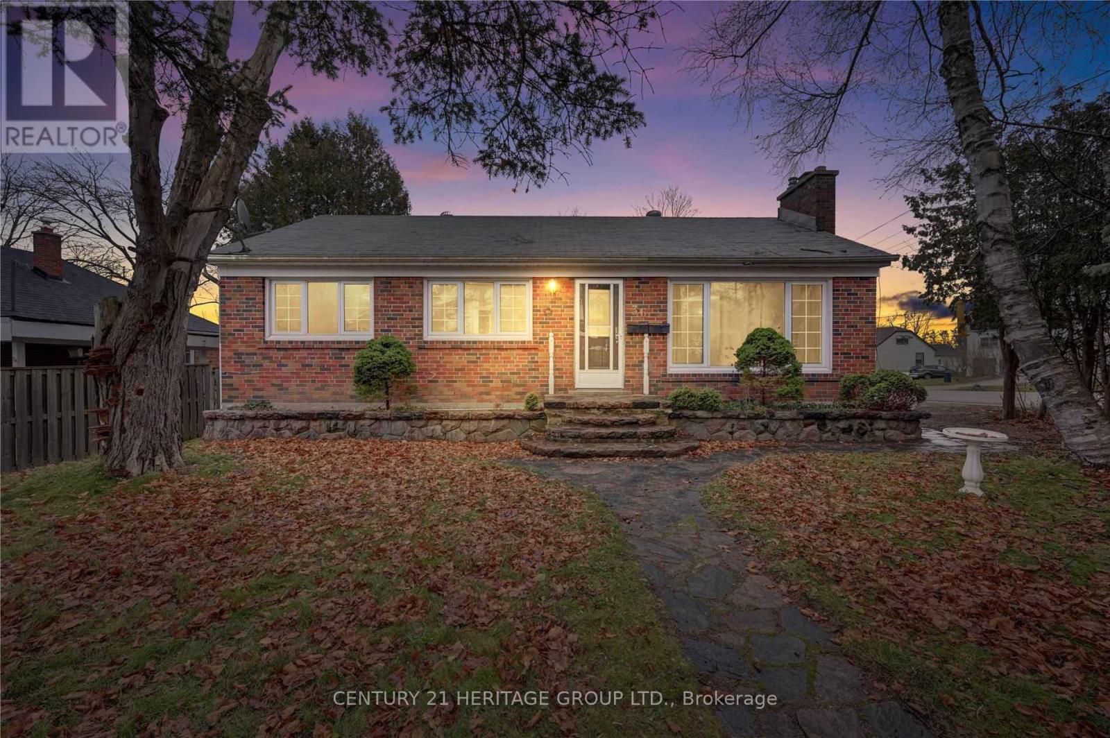 36 Argyle Ave, Orillia, ON L3V 2V6