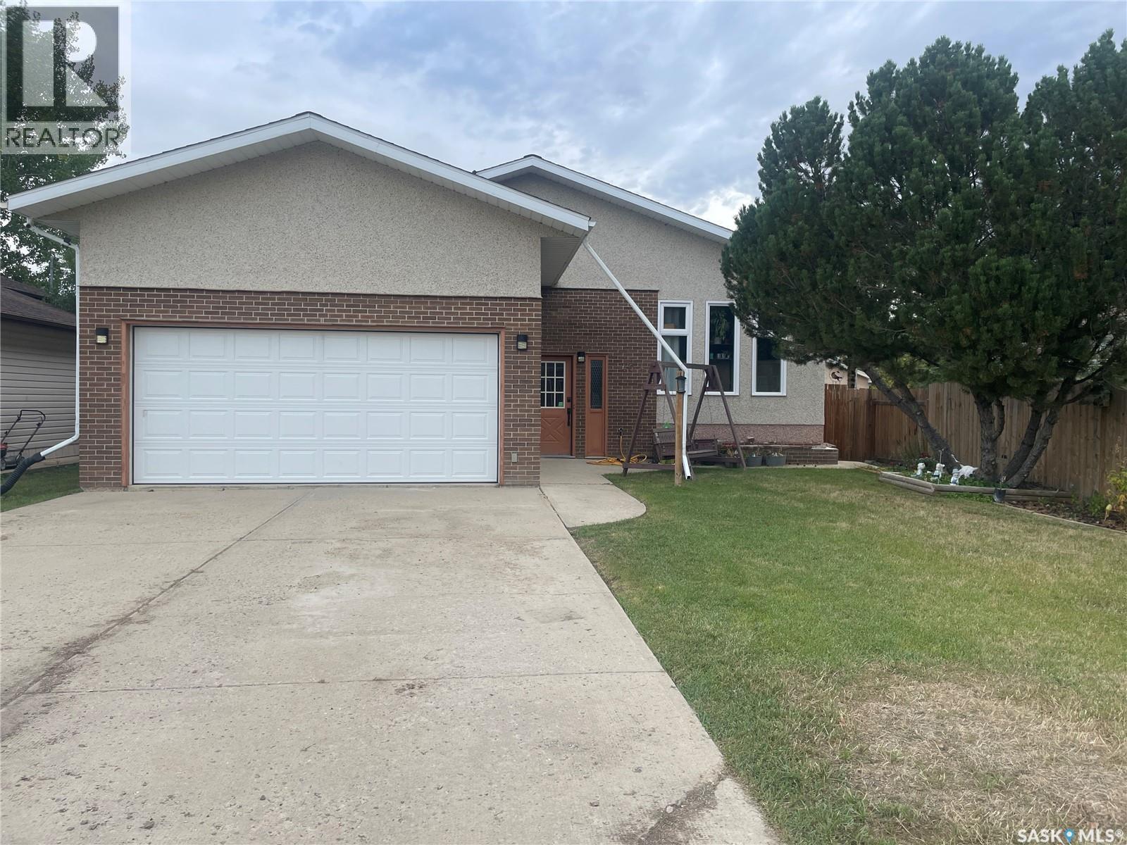 404 Parsons Ave, Maple Creek, SK S0N 1N0
