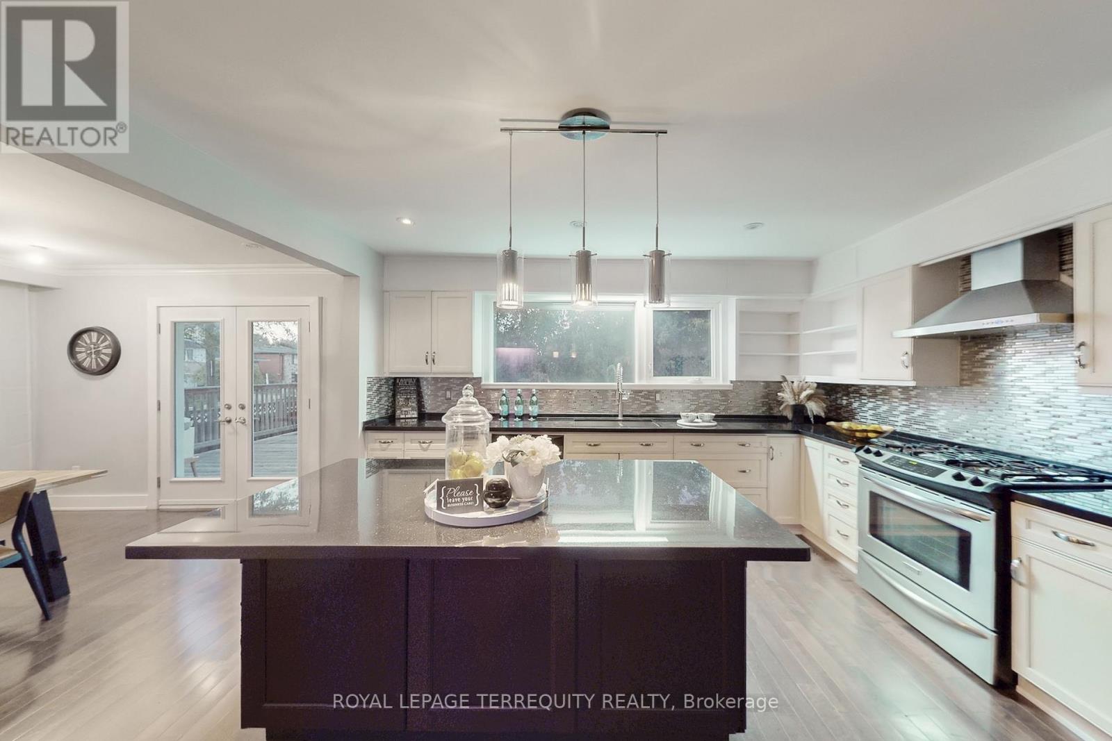 2 Stockton Rd, Toronto, ON M6A 1K7