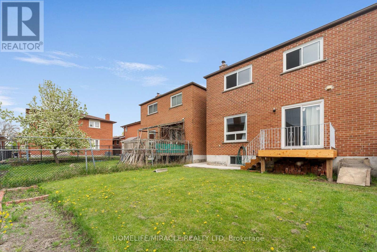 4 Greendowns Dr, Toronto, ON M1M 2G7