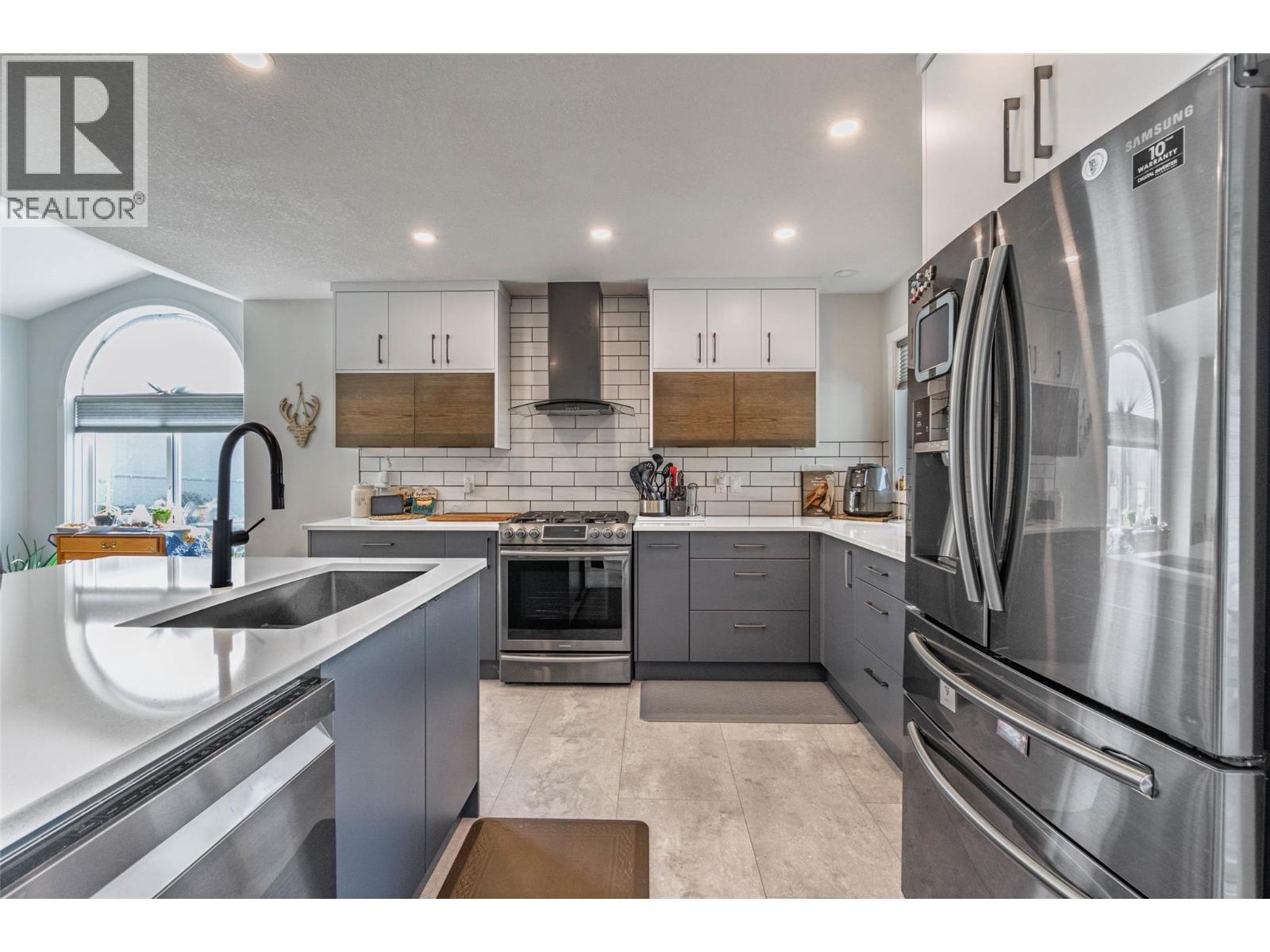 323 Riesling Pl, Oliver, BC V0H 1T4