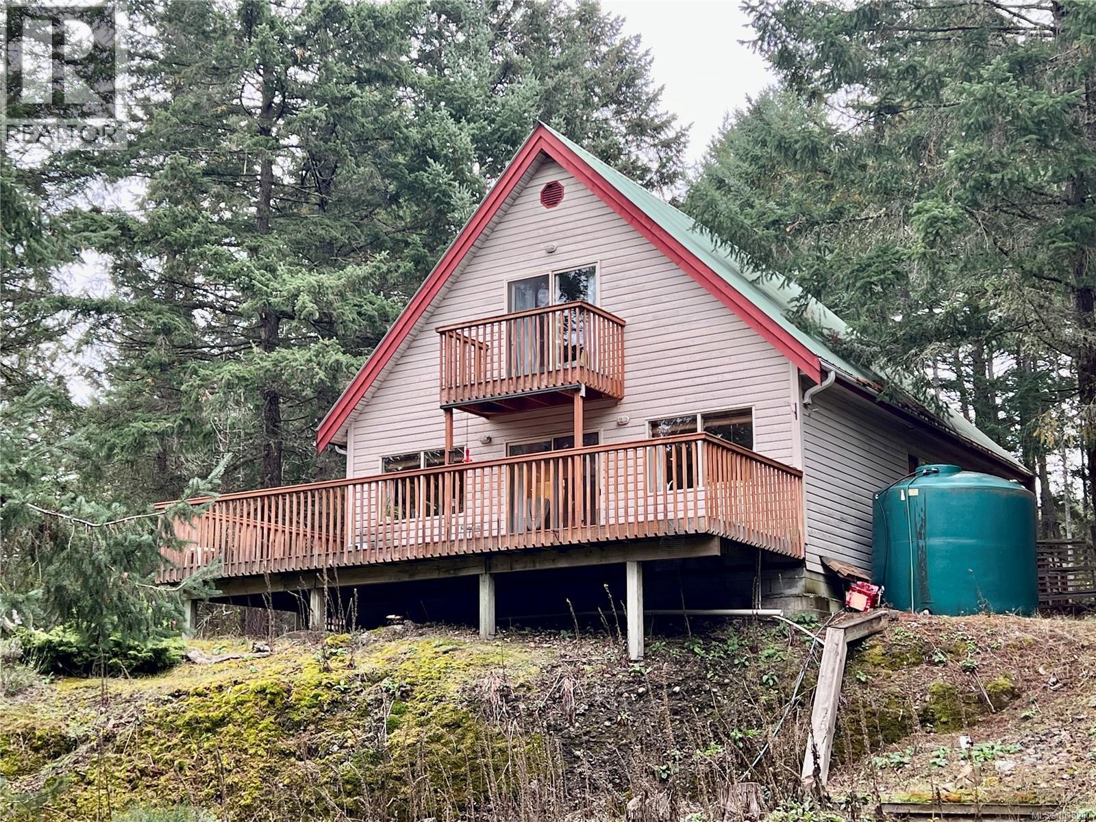 702 Charter Rd, Mayne Island, BC V0N 2J1