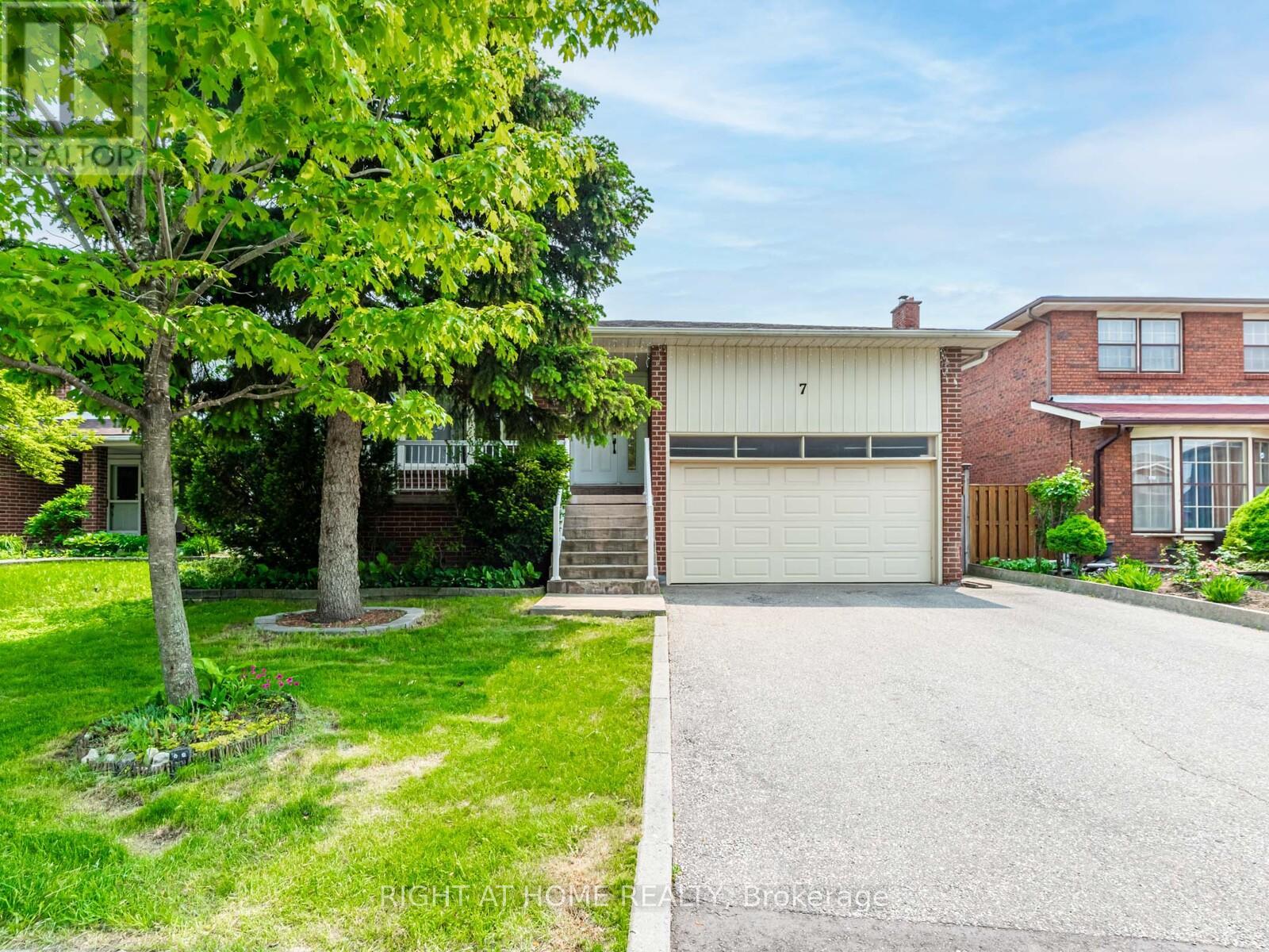 7 Point Owoods Dr, Vaughan Glen Shields, ON L4K 2E1