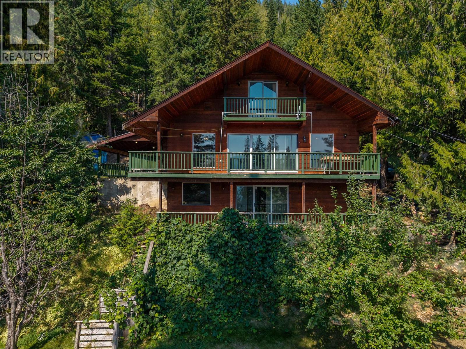 2795 Vickers Trl, Anglemont, BC V0E 1M8