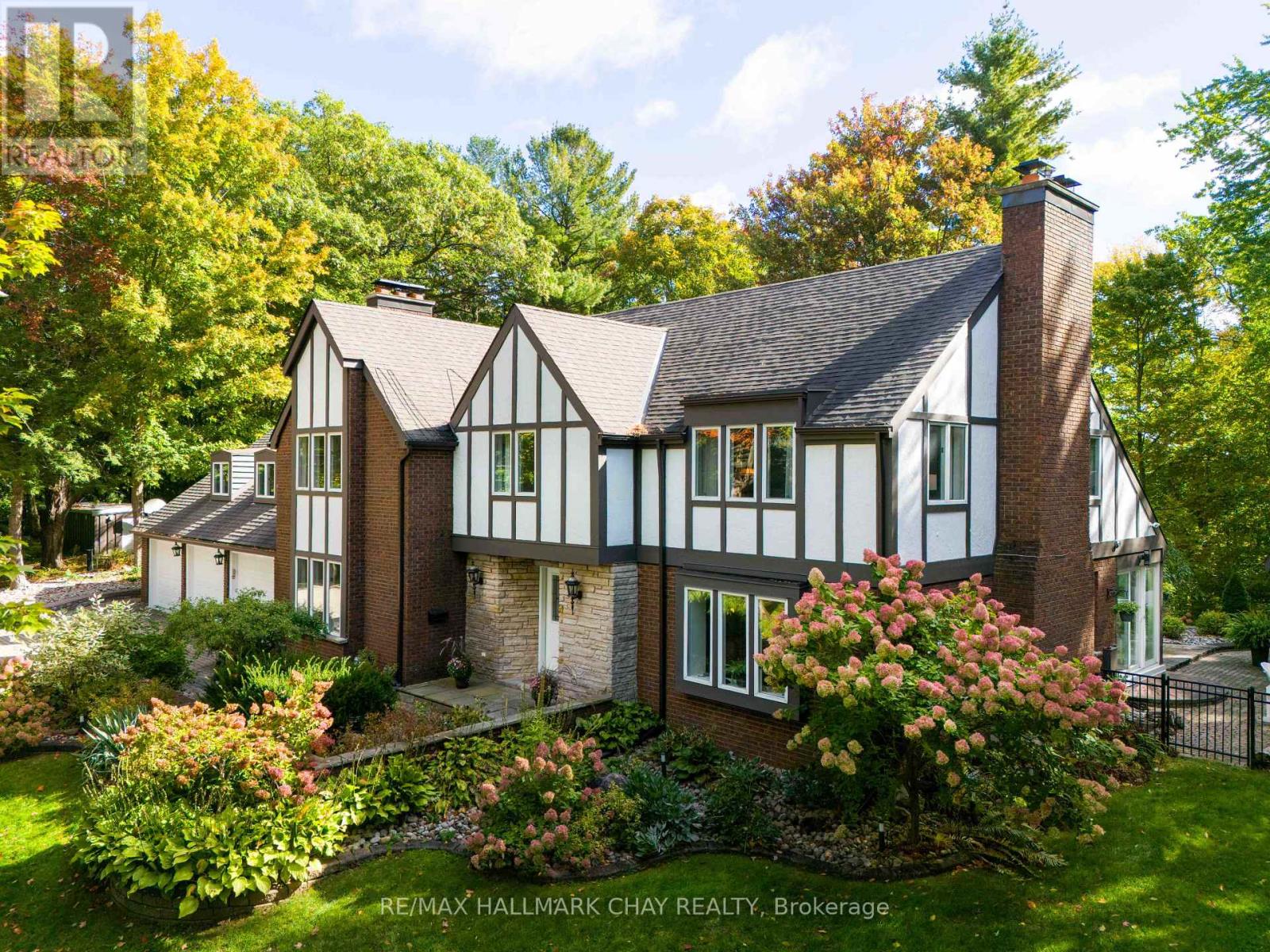11 Park Trl, Springwater Midhurst, ON L9X 0L3