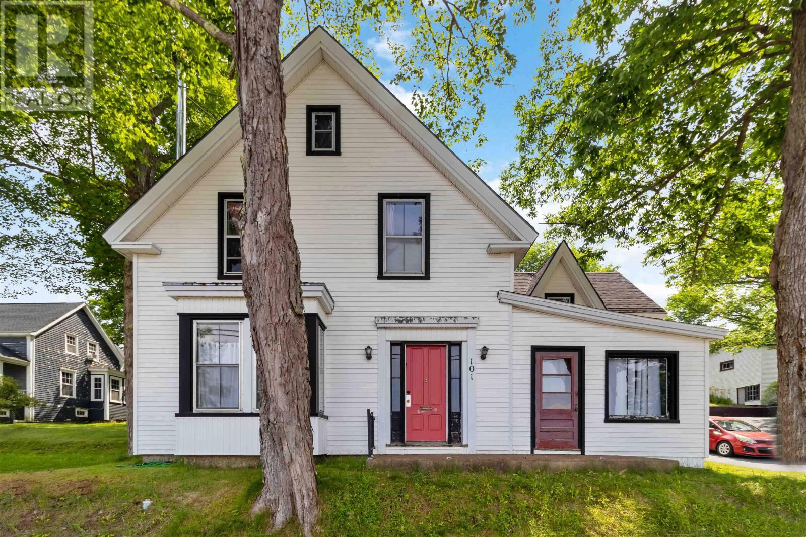 101 Pleasant St, Bridgewater, NS B4V 1N3