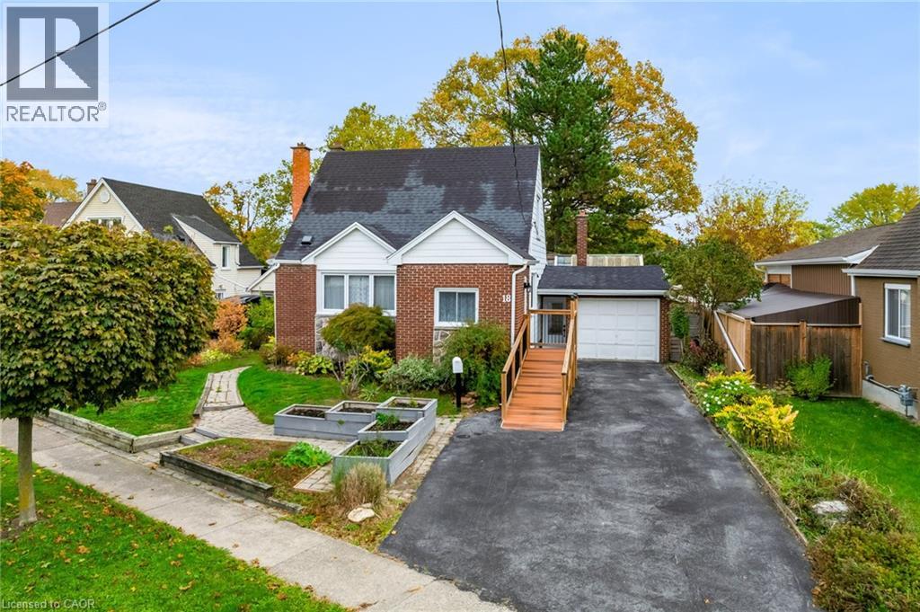 18 Flanders Ave, St. Catharines, ON L2M 5X3