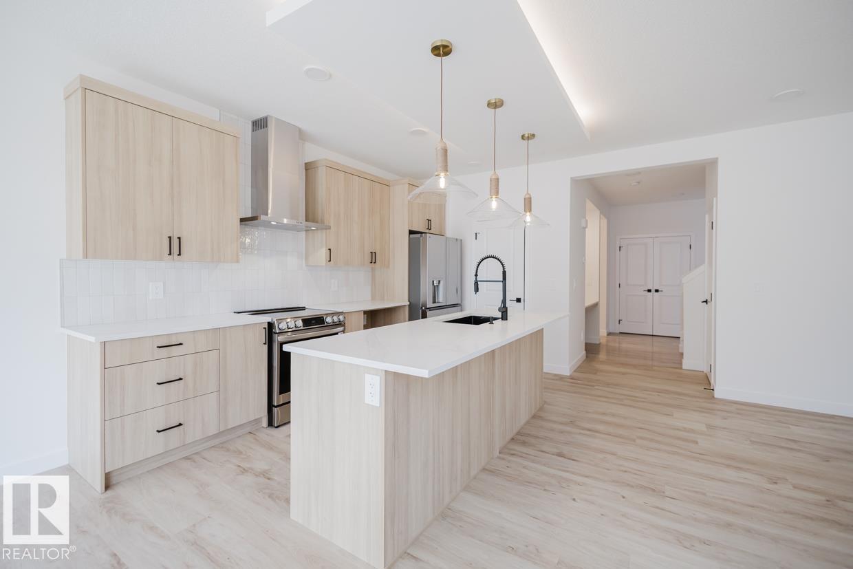 8219 Kiriak Lo SW, Edmonton, AB T6M 3E4