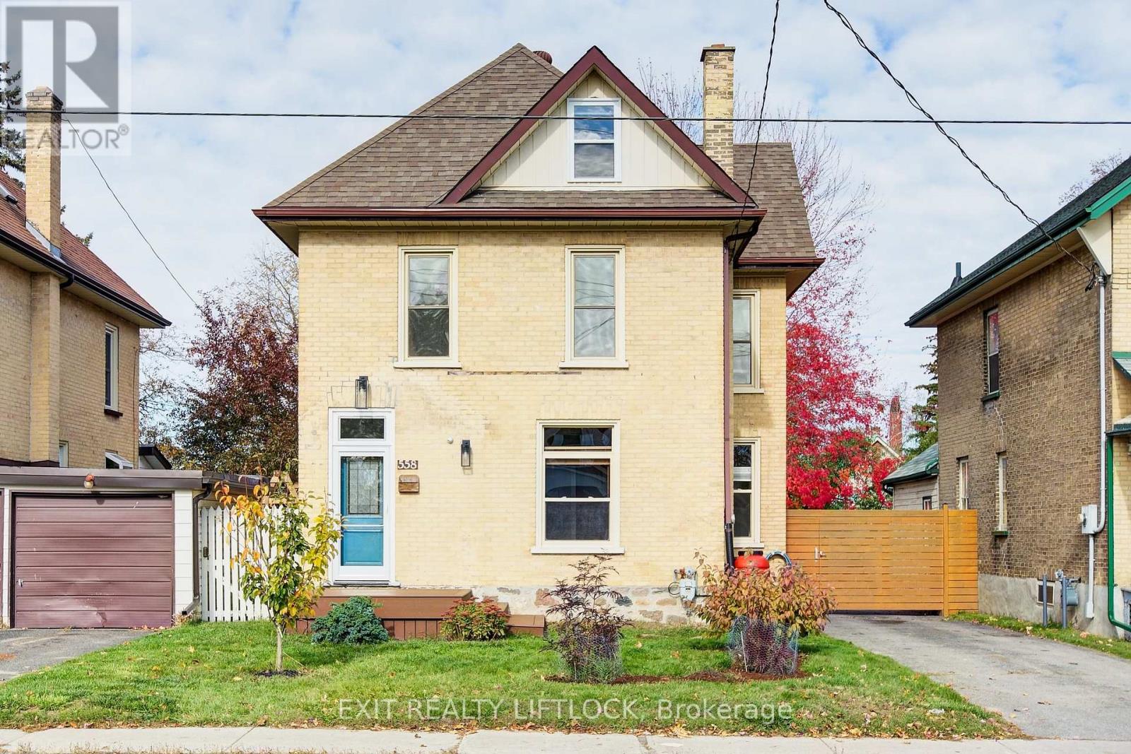 558 Chamberlain St Ward 1 St, Peterborough, ON K9J 4L5