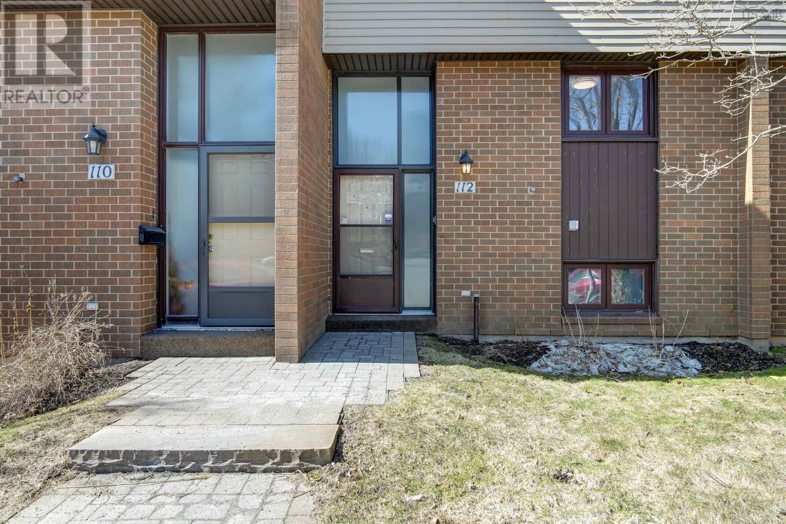 112 Forestside Cres, Halifax, NS B3M 1M4