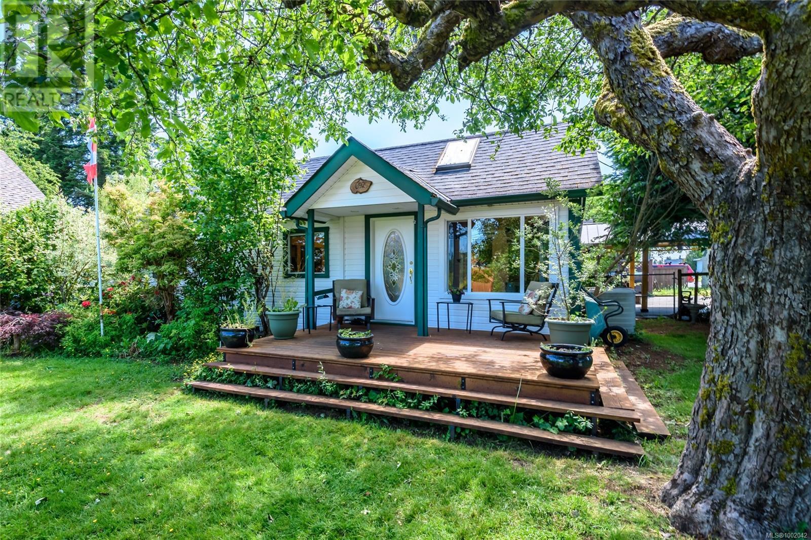 692 11th Street, Courtenay, BC V9N 1T1